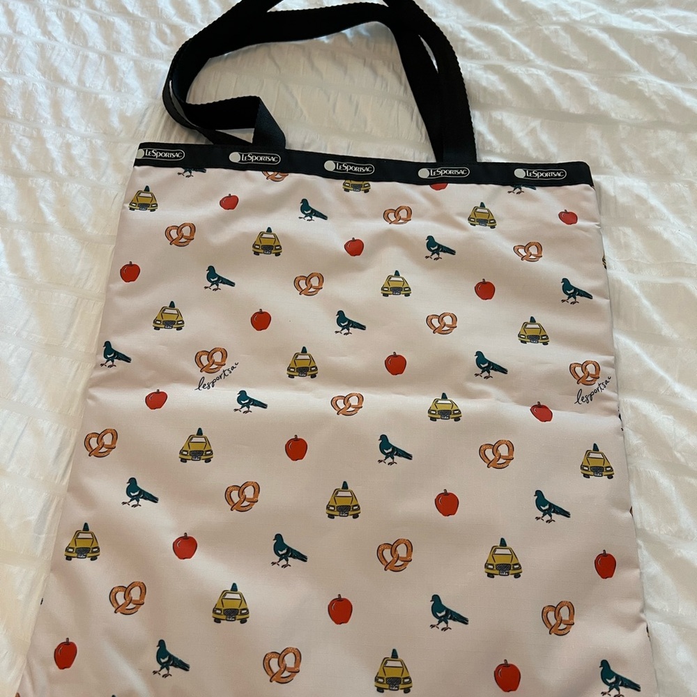 Lesportsac Large Emerald Tote in NY Icons Print